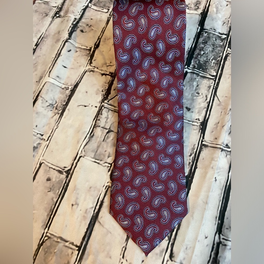 JoS A. BANK 1905 Burgundy/Silver PAISLEY SLIM SIlK TIE 60” Long NECK TIES
